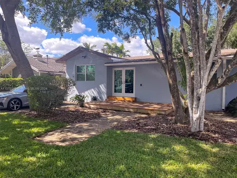 8947 SW 157th St, Palmetto Bay, FL 33157