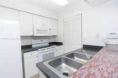 1227 SW 46th Ave #309, Pompano Beach, FL 33069