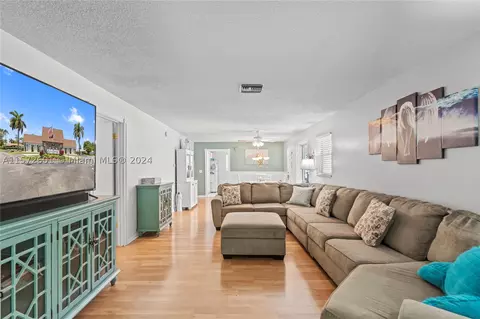 208 Cardinal Ln, Delray Beach, FL 33445