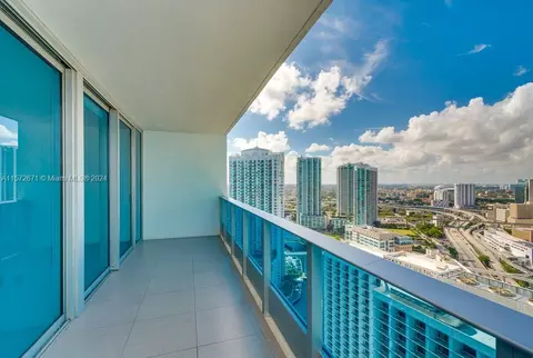 200 Biscayne Boulevard Way #3414, Miami, FL 33131