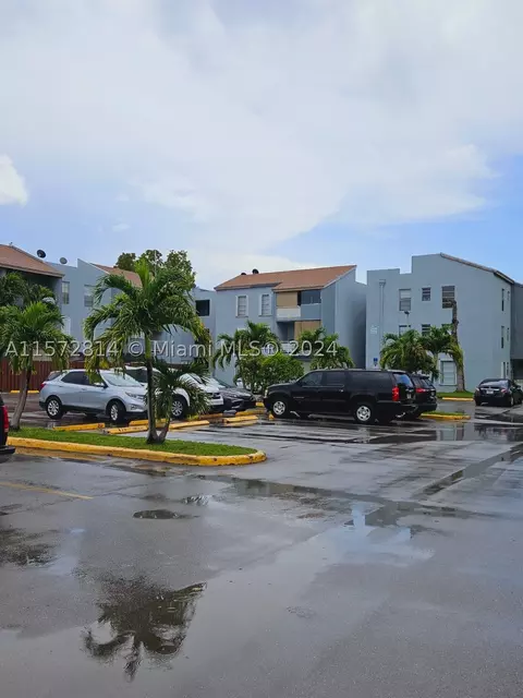 1735 W 60th St #M303, Hialeah, FL 33012