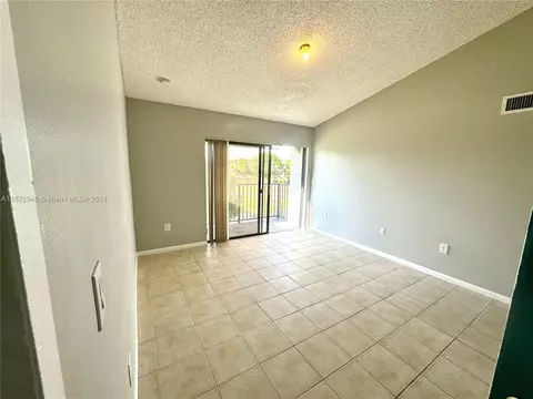 7195 NW 179th St #311, Hialeah, FL 33015