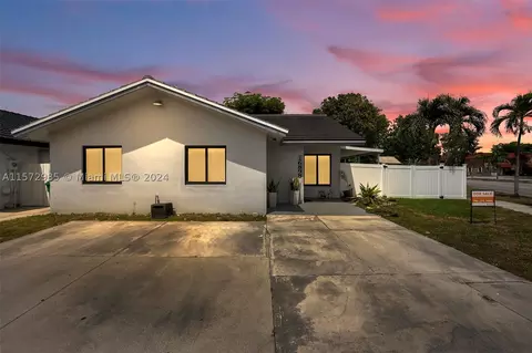 16898 NW 70th Ave, Hialeah, FL 33015