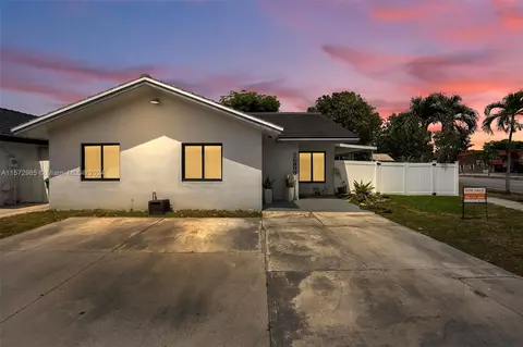 16898 NW 70th Ave, Hialeah, FL 33015