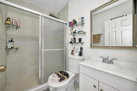 Bath - Undisclosed, Hialeah, FL 33012 photo 2 of 2