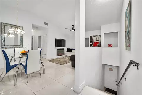 Dining - Undisclosed, Hialeah, FL 33012 photo 4 of 4