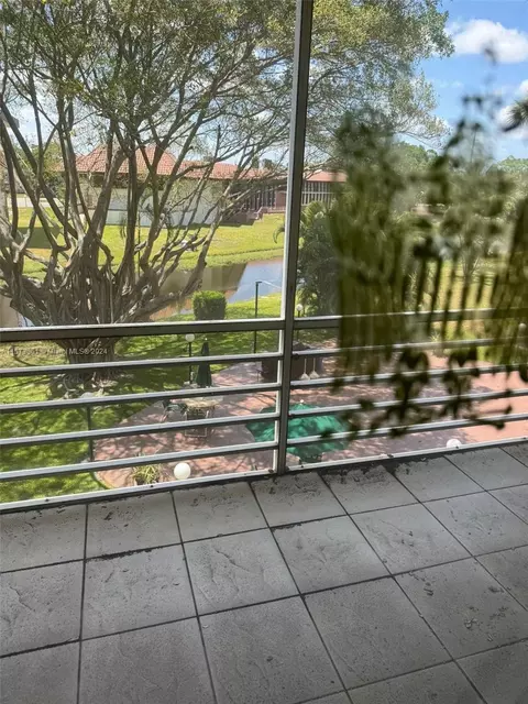 3001 NW 46th Ave #304, Lauderdale Lakes, FL 33313