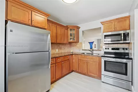Kitchen - 11 Olive Dr #H, Hialeah, FL 33010 photo 1 of 2