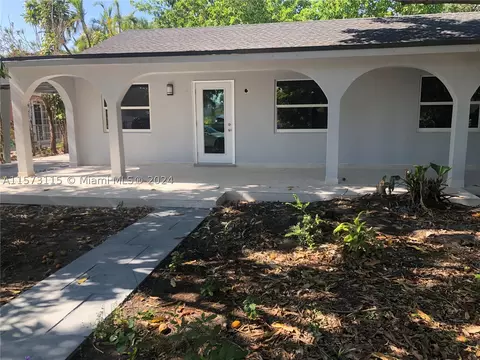 891 SE 3rd Pl, Hialeah, FL 33010