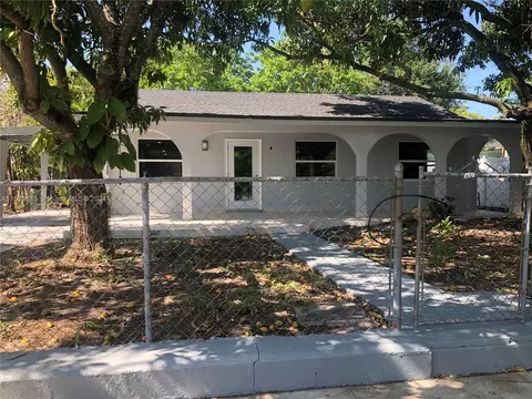 Exterior - 891 SE 3rd Pl, Hialeah, FL 33010 photo 2 of 5