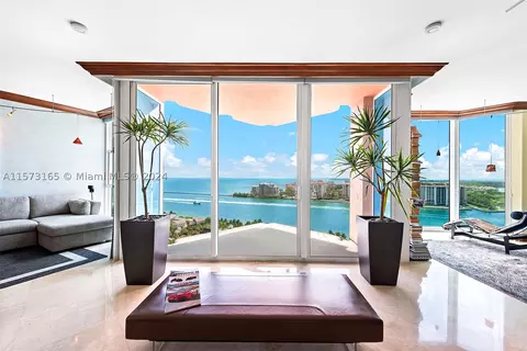 300 S Pointe Dr #1904, Miami Beach, FL 33139
