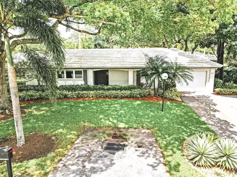807 E Cypress Ln #V-49, Pompano Beach, FL 33069