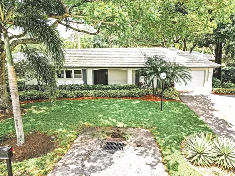 807 E Cypress Ln #V-49, Pompano Beach, FL 33069
