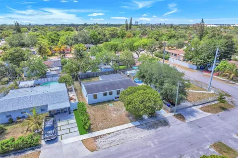 15760 NE 15th Ct, North Miami Beach, FL 33162