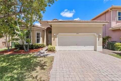 3707 NE 19th St, Homestead, FL 33033