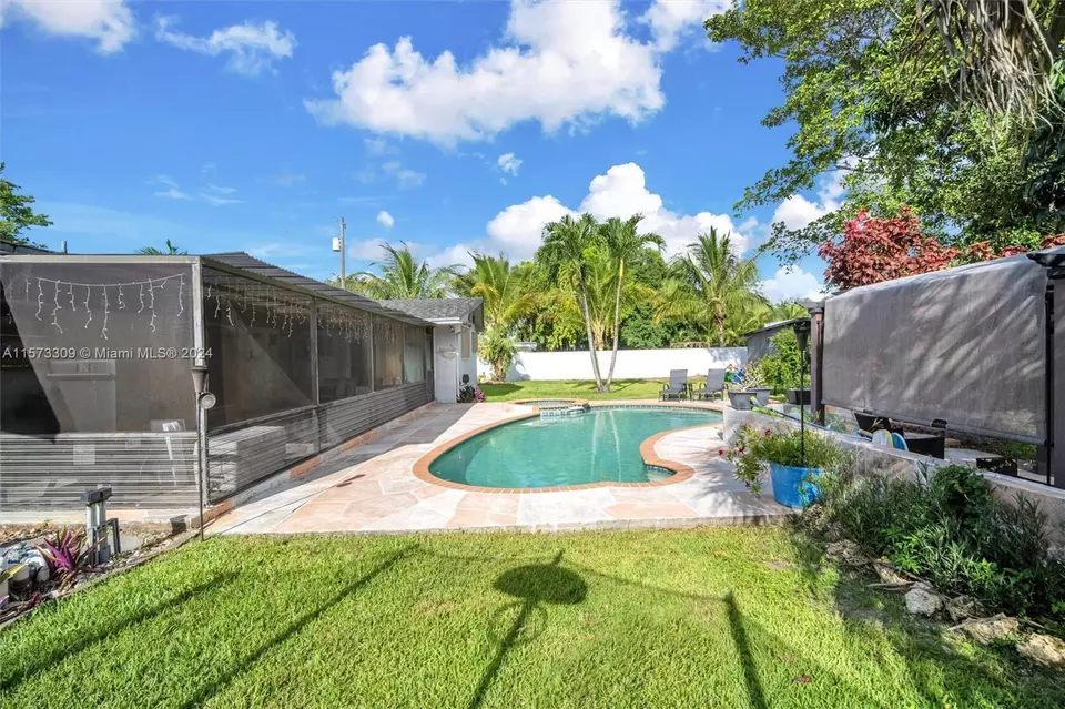 Exterior - 10850 SW 95th St, Miami, FL 33176 photo 7 of 14