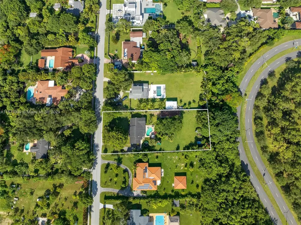 View/Area - 10850 SW 95th St, Miami, FL 33176 photo 3 of 12