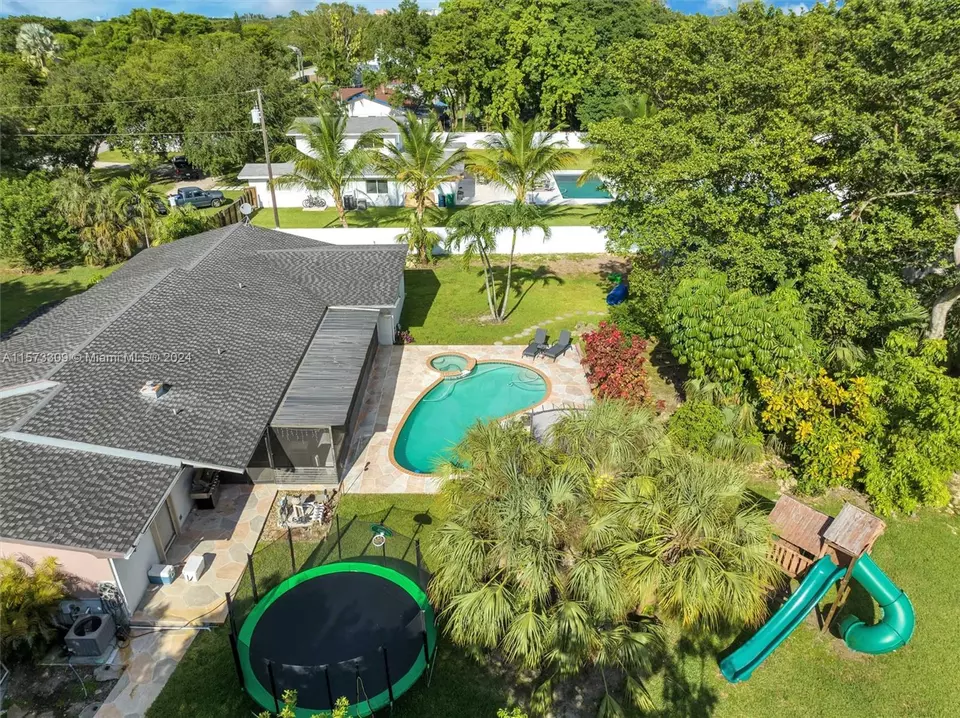 Exterior - 10850 SW 95th St, Miami, FL 33176 photo 2 of 14