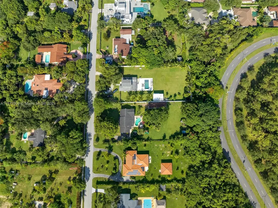 View/Area - 10850 SW 95th St, Miami, FL 33176 photo 7 of 12