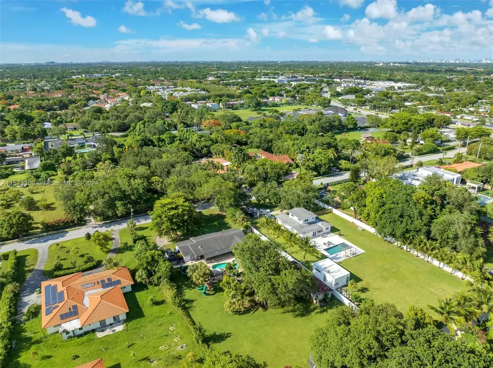 View/Area - 10850 SW 95th St, Miami, FL 33176 photo 6 of 12