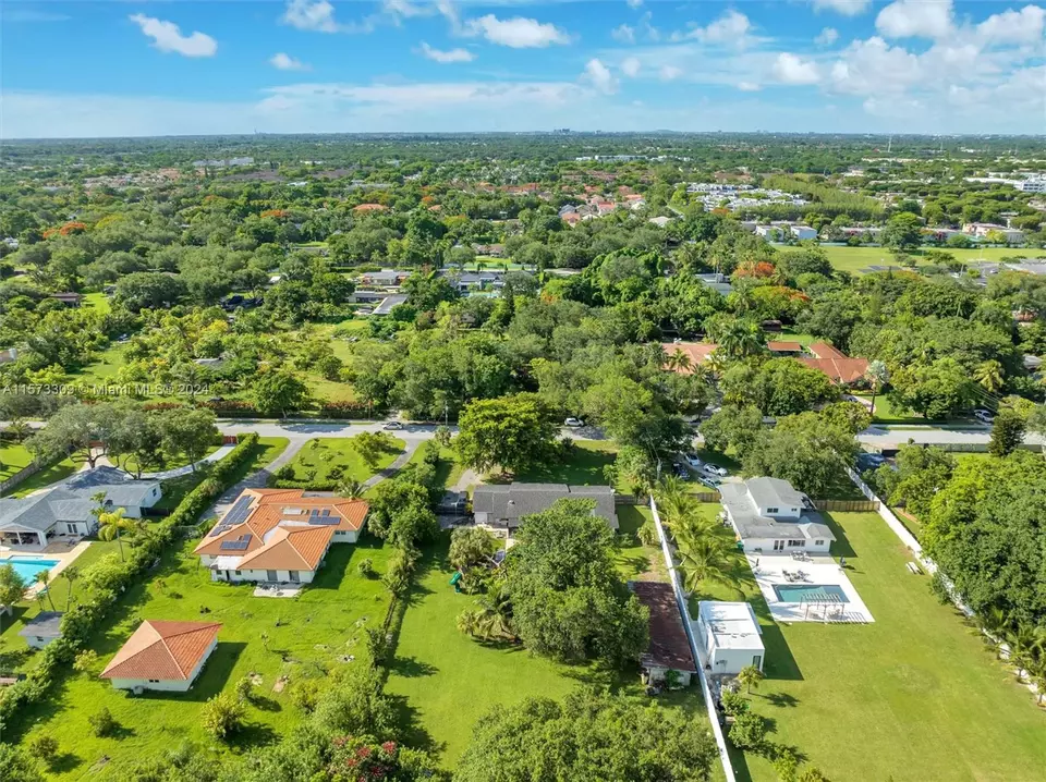View/Area - 10850 SW 95th St, Miami, FL 33176 photo 5 of 12
