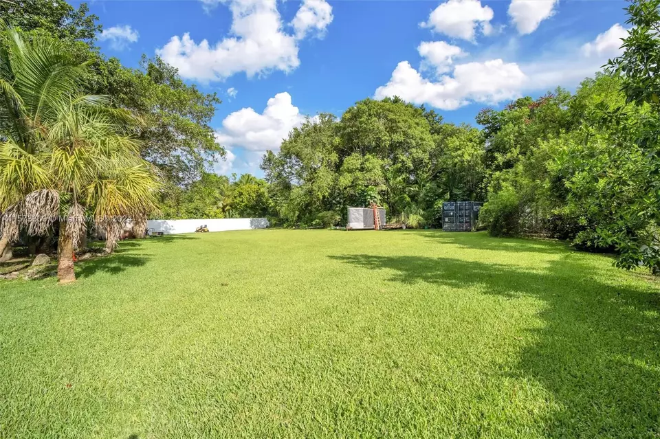 Exterior - 10850 SW 95th St, Miami, FL 33176 photo 13 of 14