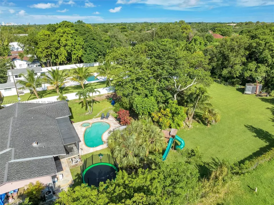 View/Area - 10850 SW 95th St, Miami, FL 33176 photo 1 of 12