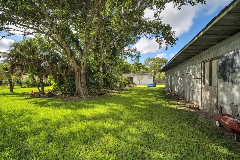 Exterior - 10850 SW 95th St, Miami, FL 33176 photo 11 of 14