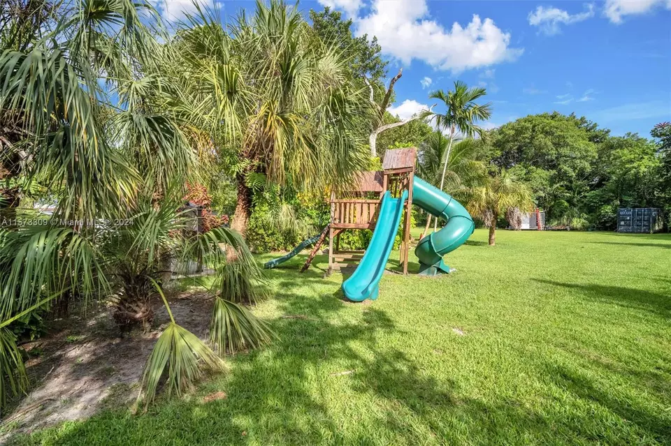 View/Area - 10850 SW 95th St, Miami, FL 33176 photo 11 of 12