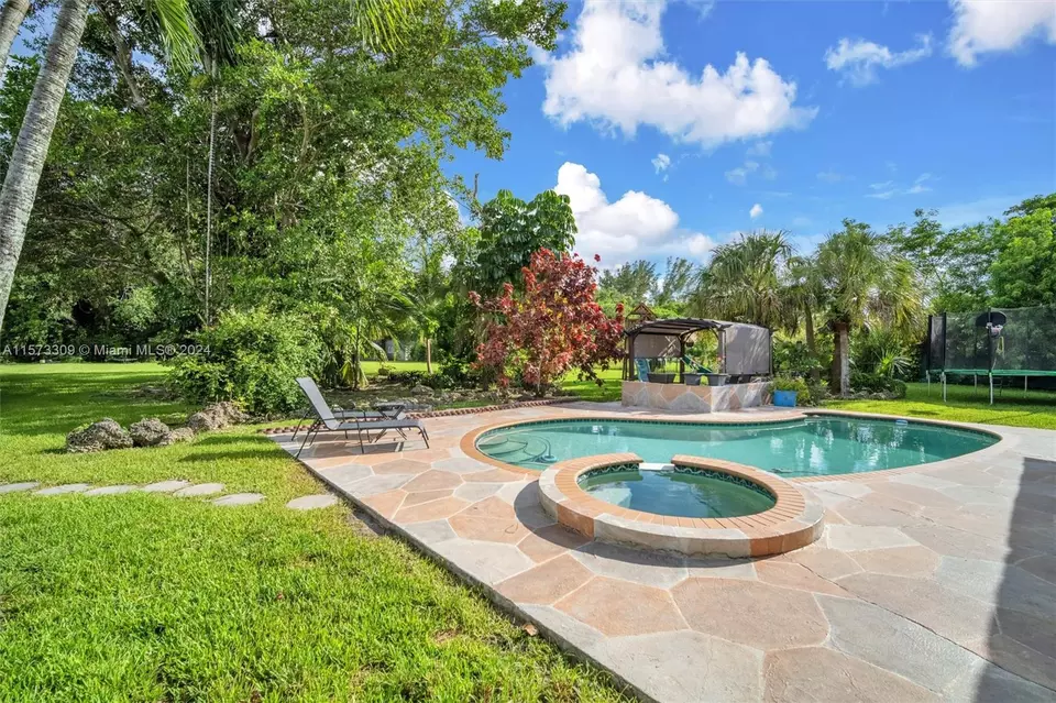 Exterior - 10850 SW 95th St, Miami, FL 33176 photo 9 of 14