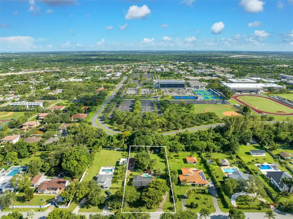View/Area - 10850 SW 95th St, Miami, FL 33176 photo 4 of 12