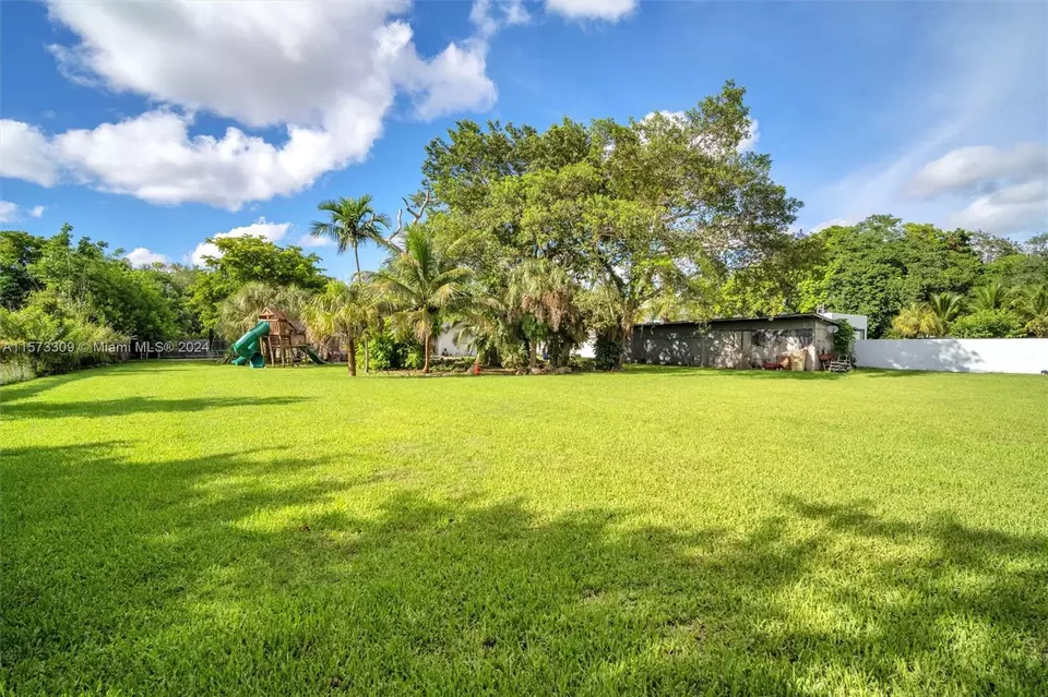 Exterior - 10850 SW 95th St, Miami, FL 33176 photo 14 of 14