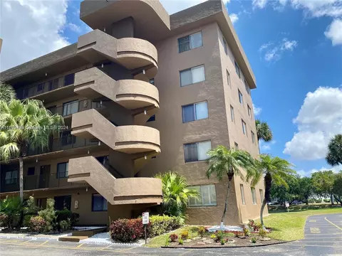 8020 Hampton Blvd #411, North Lauderdale, FL 33068