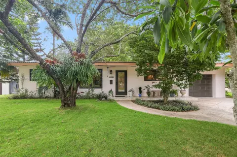 14350 Lake Crescent Pl, Miami Lakes, FL 33014