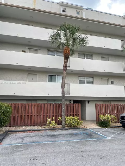 6900 N Kendall Dr #A103, Pinecrest, FL 33156