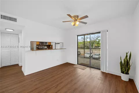 3252 Foxcroft Rd #216, Miramar, FL 33025