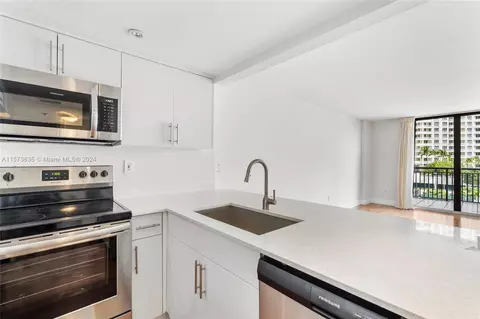 540 Brickell Key Dr #702, Miami, FL 33131