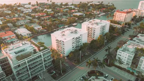 10000 W Bay Harbor Dr #325, Bay Harbor Islands, FL 33154