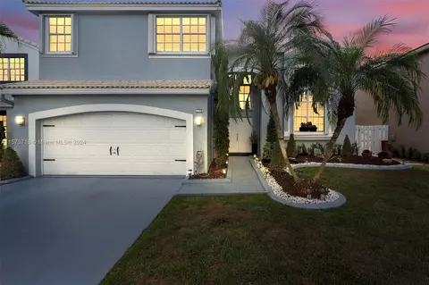 1138 SW 104th Way, Pembroke Pines, FL 33025