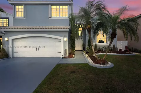 1138 SW 104th Way, Pembroke Pines, FL 33025