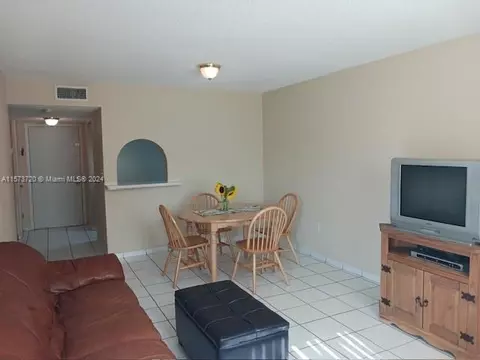 Dining - Undisclosed, Hialeah, FL 33012 photo 1 of 1