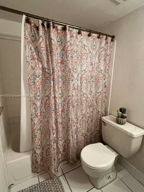Bath - Undisclosed, Hialeah, FL 33012 photo 3 of 4