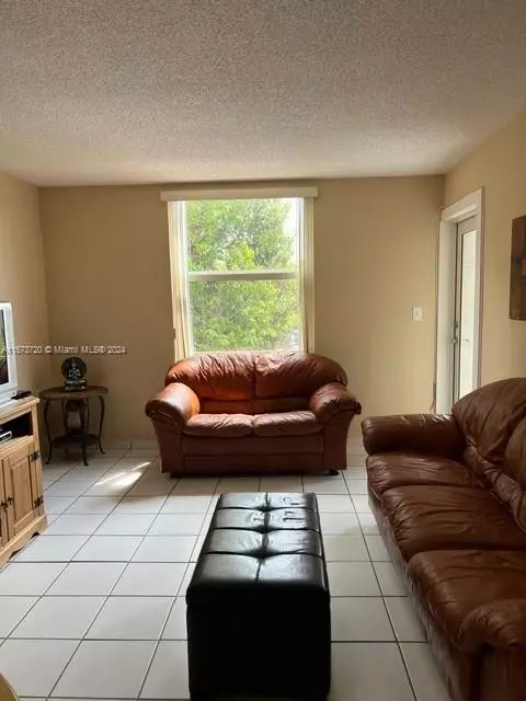 Living - Undisclosed, Hialeah, FL 33012 photo 2 of 3