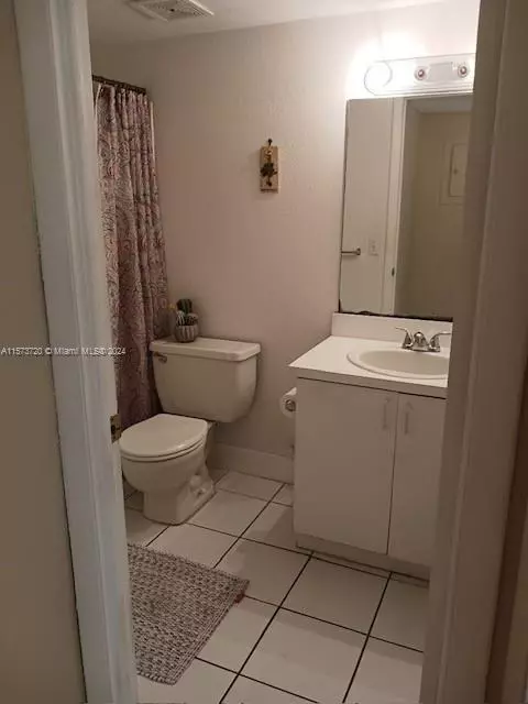 Bath - Undisclosed, Hialeah, FL 33012 photo 1 of 4