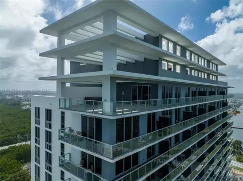 16385 Biscayne Blvd #PH4, North Miami Beach, FL 33160