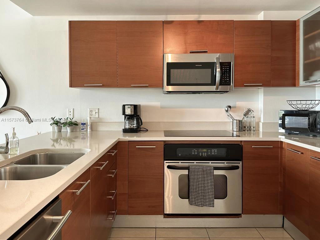 3250 NE 1st Ave Unit 810  