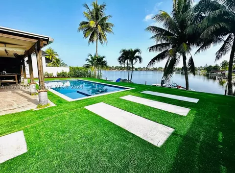 7831 NW 181st St, Hialeah, FL 33015