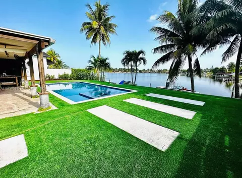 7831 NW 181st St, Hialeah, FL 33015