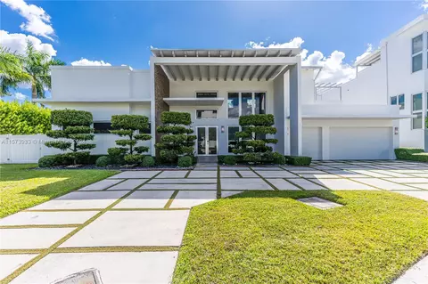 8404 NW 33rd Ter, Doral, FL 33122