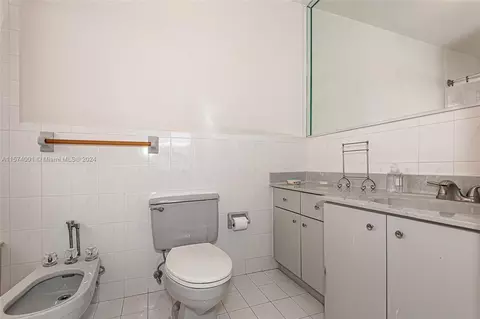 Bath - 3548 W 73rd Ter, Hialeah, FL 33018 photo 1 of 3